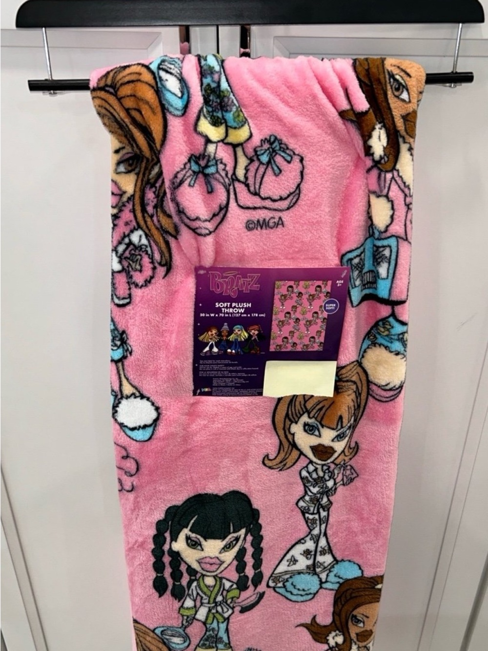 Bratz PJ Party Soft Plush Throw Blanket